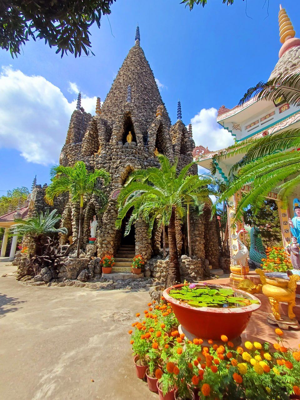Phan Rang: the dragon temple, a zoo and a beach